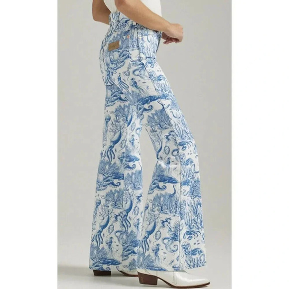 Wrangler High Rise Wanderer Nautical Print Flare Jeans NWT size 27 - Picture 3 of 9